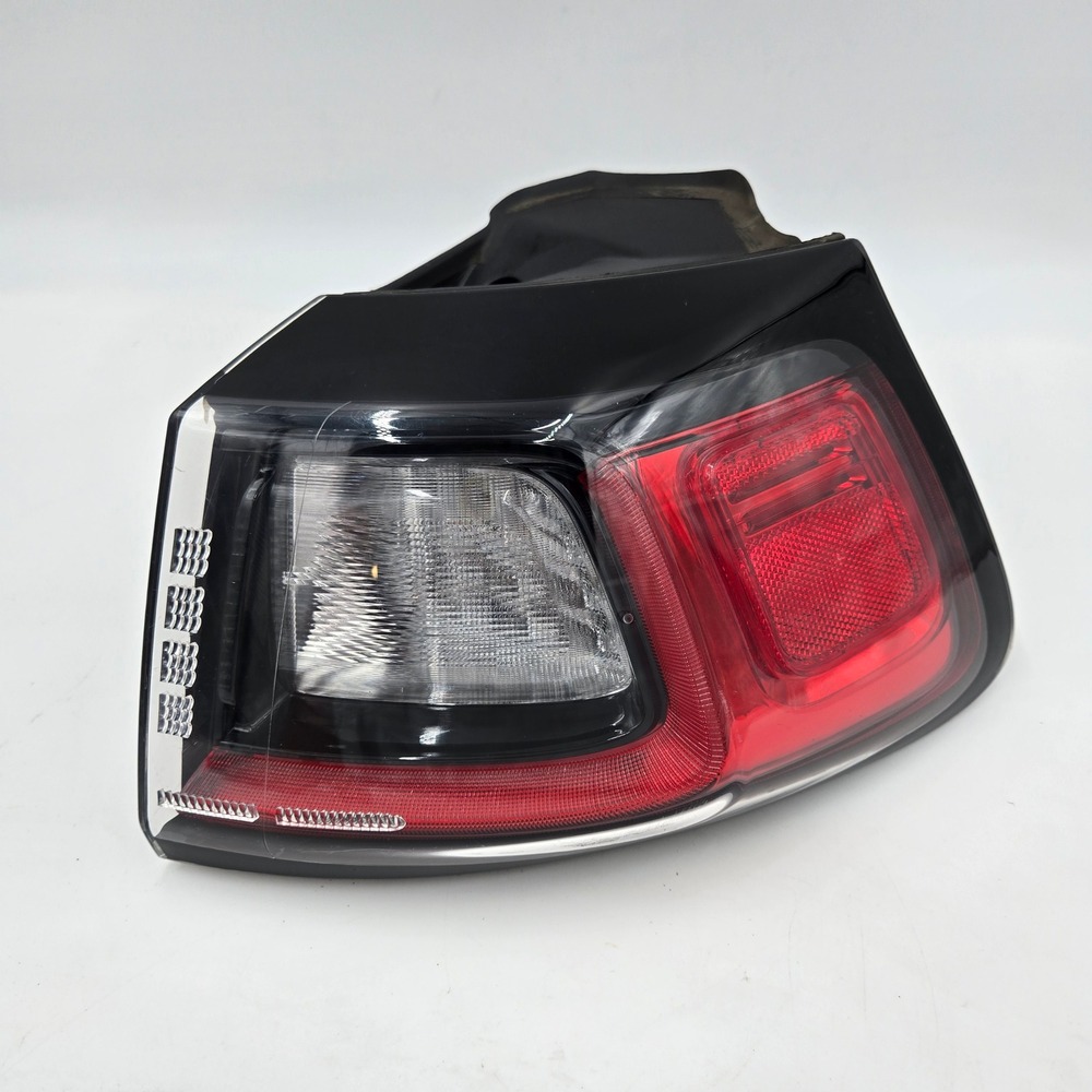 2019-2023 Jeep Cherokee Tail Light RH Outer Passenger Side OEM 68275960AA Right
